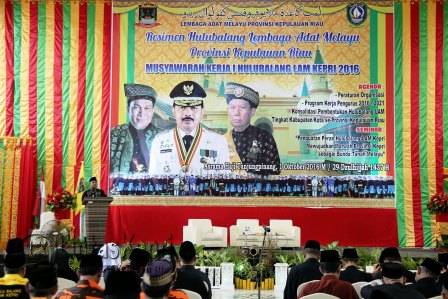 Walikota Tanjungpinang Lis Darmansyah Saat Menyampaikan Pidato Musyawarah Kerja Hulubalang 1 di Asrama Haji Kota Tanjungpinang, Sabtu (1/10).