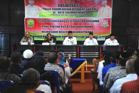 sosialisasi produk hukum daerah kepada RT dan RW se-Kota Tanjungpinang.