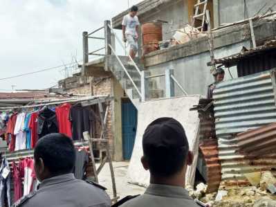 Inilah Kos Tanpa Nama di Jalan Ciku yang digerebek Polisi, Rabu (8/3).