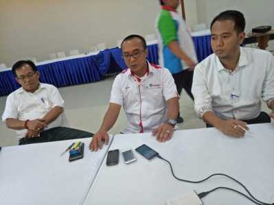 GM Pelindo I cabang Tanjungpinang, I Wayan Wirawan (tengah) bersama Dirut BUMD, Asep Nana Suryana (kiri) dan Direktur BUMD PT Tanjungpinang Makmur Bersama, Zondervan (kanan).