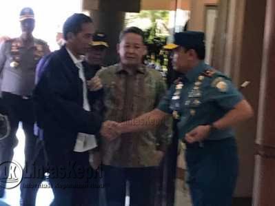 Danlantamal IV Sambut Kedatangan Presiden RI di Bandara Batam.