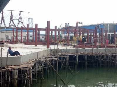 Pengerjaan Proyek Pembangunan dan Penataan di Pelabuhan Sri Bintan Pura Tanjungpinang.