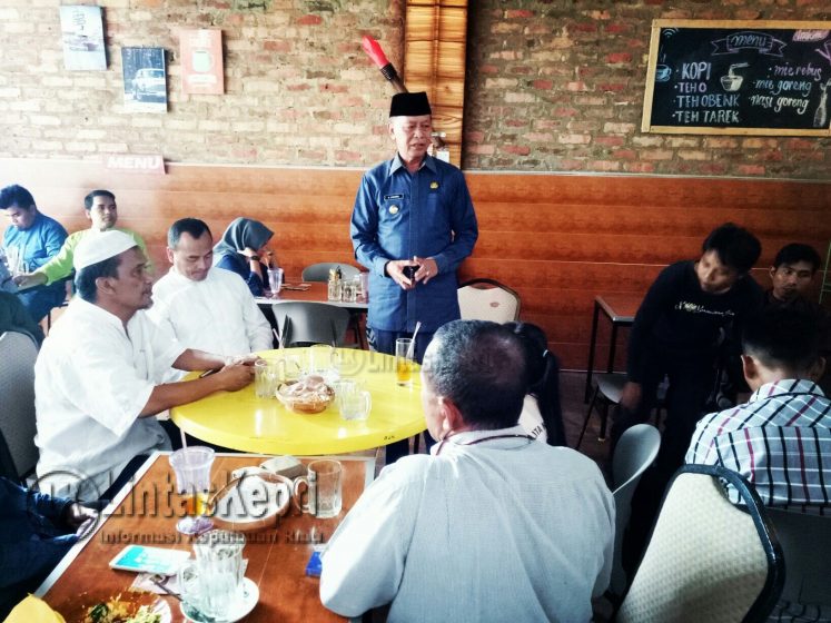Wakil Walikota Tanjungpinang Syahrul saat bersilaturahmi dengan relawan Sabar di salah satu kedai kopi di Tanjungpinang, Jumat (17/11).