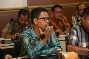 Anggota Pansus, Ing Iskandar Syah memberikan pemaparan terkait PBMD