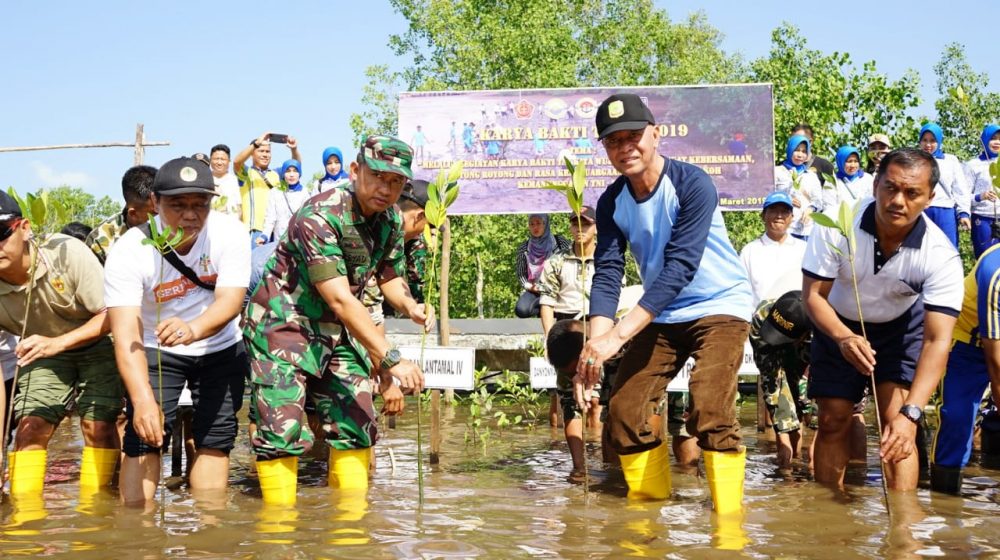 Lantamal IV Tanjungpinang bersama Pemko Gelar Karya Bakti di Kampung Bugis. 