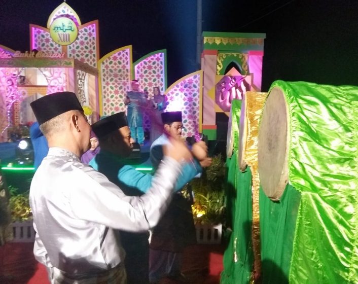 Gubernur Provinsi Kepulauan Riau Nurdin Basirun membuka Musabaqoh Tilawatil Qur’an (MTQ) ke-XIII tahun 2019 tingkat Kecamatan Bukit Bestari, Kamis (21/3) malam di halaman Kantor Kecamatan Bukit Bestari.