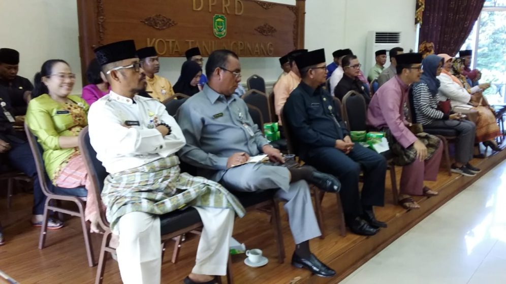 Kepala dan Staff OPD Pemko Tanjungpinang yang hadir di Paripurna Nota Pengantar LKPj Walikota Tanjungpinang 2018, Jumat (29/3).