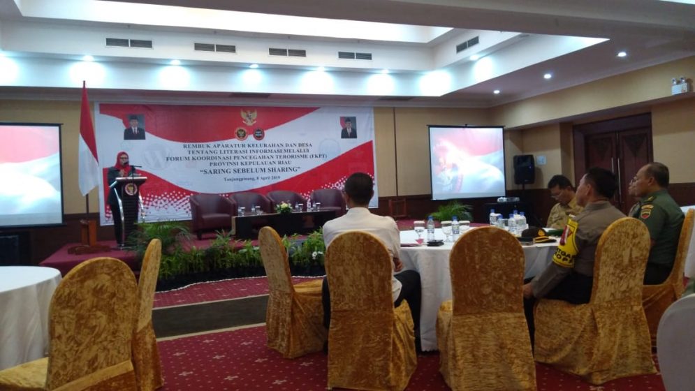 Ketua FKPT Kepri Reni Yusneli, dalam sambutannya di acara BNPT RI Bersama FKPT Kepri Gelar Rembuk Aparatur Kelurahan Desa Tentang Literasi Informasi.