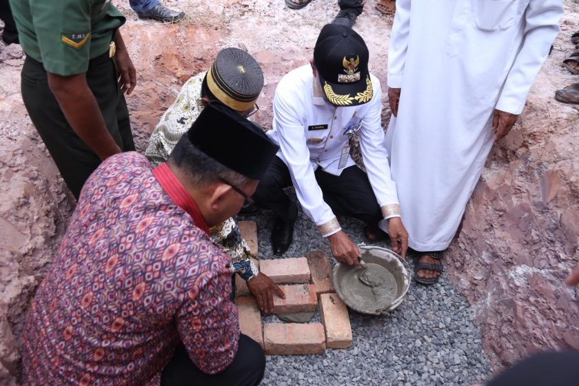 Walikota Tanjungpinang Bantu 50 Sak Semen Pembangunan Masjid Al Hasanah.