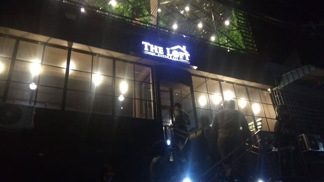 The Loft Bistro & Bar (cafe live musik) ketahuan oleh Satpol PP tanjungpinang beroperasi di malam pertama Ramadhan, Minggu (5/5).