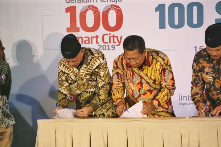 penandatangan Nota Kesepahaman Gerakan 100 Smart City 2019 di Hotel Santika Hayam Wuruk, Jakarta, Rabu (15/5).