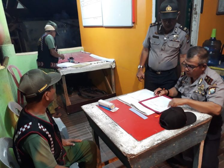 Penilaian terhadap Pos Kamling yang dilakukan oleh polisi. 