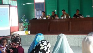 Tampak Serda Azhar Tanjung saat menghadiri kegiatan Laporan Akhir Masa Jabatan Kades Binjai. 