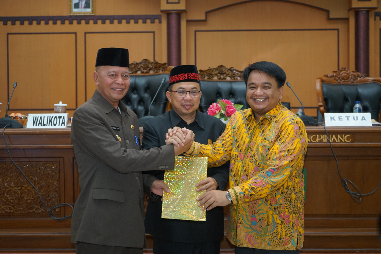 penyerahan rancangan terhadap Ranperda tentang perubahan APBD Kota Tanjungpinang Tahun Anggaran 2019 dari walikota Tanjungpinang kepada pimpinan DPRD Kota Tanjungpinang.