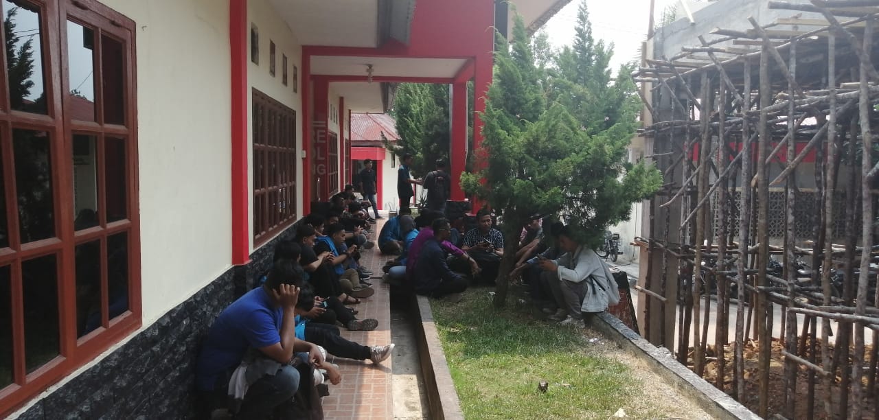 Puluhan Mahasiswa Datangi Polres Tanjungpinang, Senin (9/9).