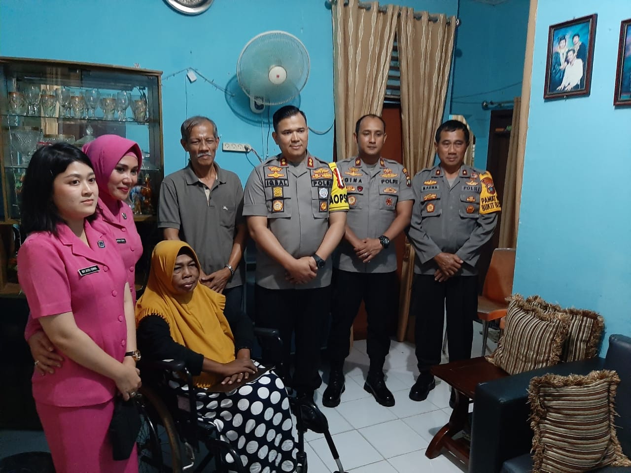 Kapolres Tanjungpinang AKBP Muhammad Iqbal dan rombongan juga mengunjungi Aiptu Latifah yang merupakan Personel Urkes Polres setempat di Asrama Polri Jalan M.T. Haryono. Saat ini Aiptu Latifa mengalami sakit gagal ginjal kronis. 