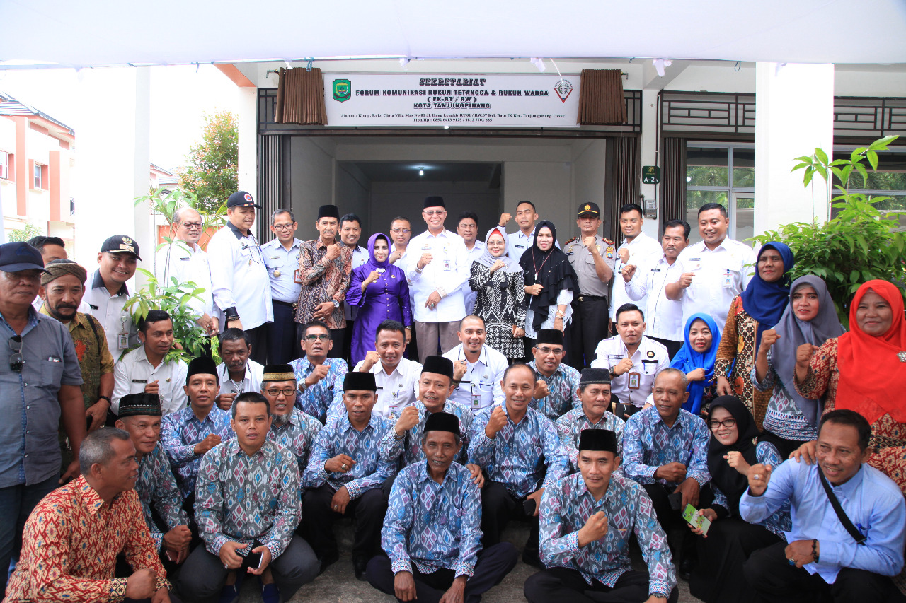 Wali Kota Resmikan Sekretariat Forum Komunikasi RT/RW KotaTanjungpinang, Rabu (27/11).