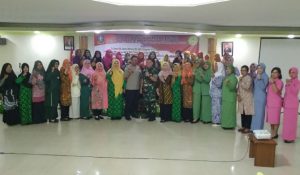 Foto bersama usai kegiatan Sosialisasi Pentingnya Wawasan Kebangsaan untuk Mencegah Faham Radikalisme bagi Perempuan di Kabupaten Natuna.