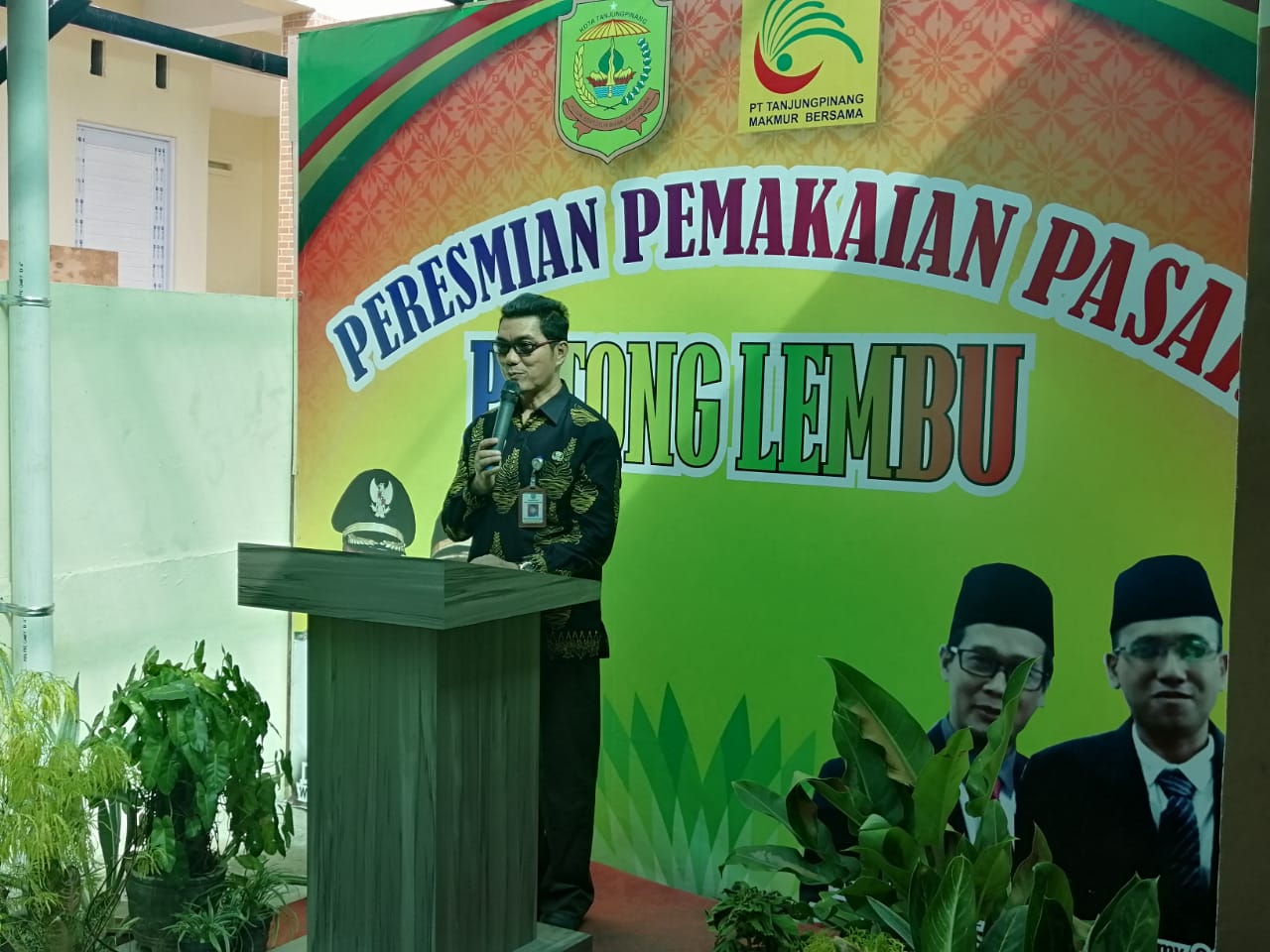Kepala Disperdagin Kota Tanjungpinang Ahmad Yani saat menyampaikan kata sambutan di peresmian pemakaian Pasar Potong Lembu, Kamis (30/1).