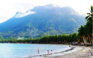 Inilah Pantai Teluk Selahang alias Pantai Tanjung, yang merupakan salah satu objek wisata unggulan di Kabupaten Natuna.
