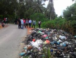 Pak Wai “Lemas” Ketika Diperintah Lis Bersihkan Tumpukan Sampah