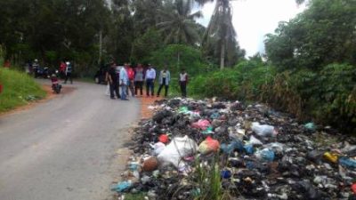 Pak Wai “Lemas” Ketika Diperintah Lis Bersihkan Tumpukan Sampah