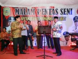 Panjat Pinang Cermin Persatuan dan Kesatuan Serta Gotong Royong