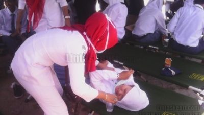 Seorang Siswi Kerasukan dan 30 Peserta Pingsan Saat Upacara HUT RI Ke-70