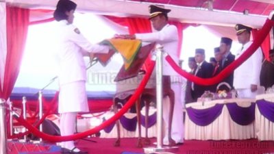 Ilyas Sabli, Bupati Natuna saat menjadi Irup HUT rI ke-70 (17/080. Foto: Herman