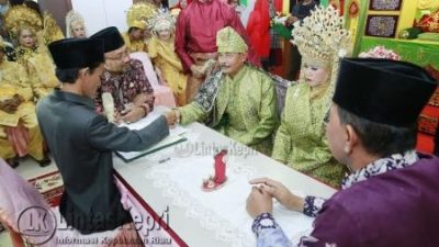 Mengurangi Beban Ekonomi Masyarakat, Pemko Gelar Nikah Massal