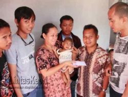 Pewarta Bintan Berikan Bantuan Kepada Raisa, Bayi Penderita Atresia Bilier