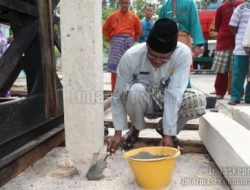 Sekda Letakkan Batu Pertama Renovasi Masjid Jami’ Miftahul Falah