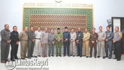 Lis Darmansyah, Walikota Tanjungpinang dan Syahrul Wakil Walikota Tanjungpinang foto bersama rombongan Sespimmen Polri, (14/9).