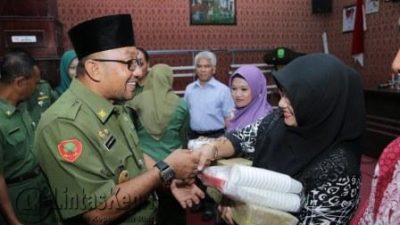 Lis Darmansyah, Walikota Tanjungpinang, membuka Kegiatan Pengembangan Teknologi Budidaya Secara Hidroponik, (14/9).