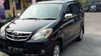 Mobil avanz milik Ailin yang di pecahkan kaca sebelah kiri oleh pencuri, (13/09).