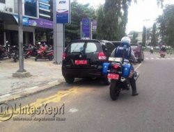 Parkir Sembarangan, Mobil Dinas Diusir Petugas Dishub