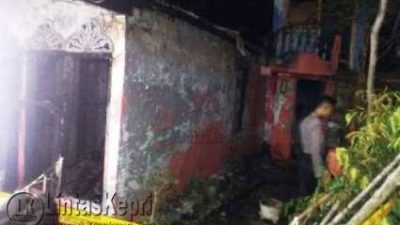 Inilah puing sisa rumah milik Abu Bakar alias Abu di di Jalan Kampung Melayu nomor 25, RT 03 RW 003 Kilometer 6 seputaran pelabuhan Sri Payung dilalap si jago merah, (17/10).