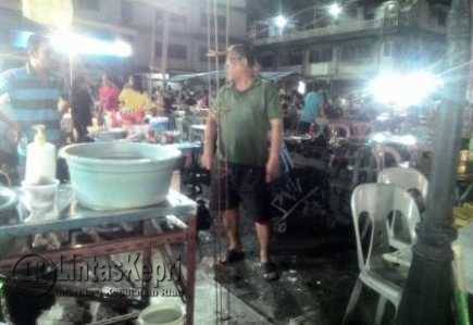 Sejumlah pedagang merugi, karena proyek cuci tangan dan tangki air tanpa koordinasi, (28/10).