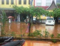 Jalan DI Pandjaitan Kilometer 9 Jadi Langganan Banjir