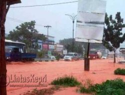 Hujan 2 Jam, Jalan DI Pandjaitan Berubah Menjadi “Sungai”