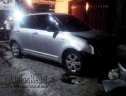 Melaju, Swift Tabrak Tiang Listrik