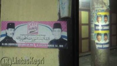 Memasuki masa tenang, Poster Cagub dan Cawagub masih menempel di rumah warga, (9/12).