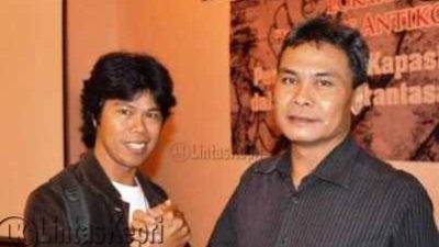 Ketua LSM NCW Kepri, Mulkansyah saat Foto Bersama Dengan Johan Budi.