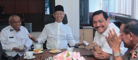 Gubernur Kepri HM Sani bersama Menkopulhukan rapat di Graha Kepri Batam. Foto Istimewa