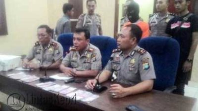 Kapolres Tanjungpinang AKBP Kristian P Siagian Tengah saat Ekspos Uang Palsu Selasa (16/02)