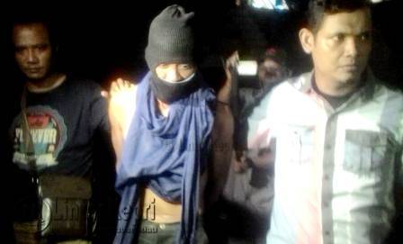 Tersangka Miswardi saat Digiring Polisi Ke Ruangan Satreskrim Polres Tanjungpinang.