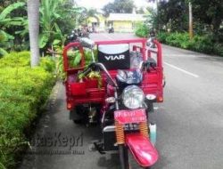 Baleno Ringsek Ditabrak Kendaraan Plat Merah