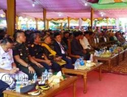 Rumah Dinas Bupati Karimun Dikerumuni Masyarakat