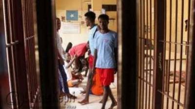 Hamzah bersama Ali, Abu dan Sidan berkumpul bersama, di koridor Rudenim Pusat Tanjungpinang, Jumat (31/3) sore.