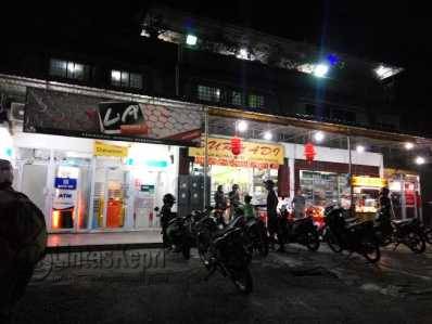 Di ATM Swalayan Suryadi Pamedan, Jalan Raja Ali Haji,inilah Sufanus Pratama mentransfer uang ke penipu